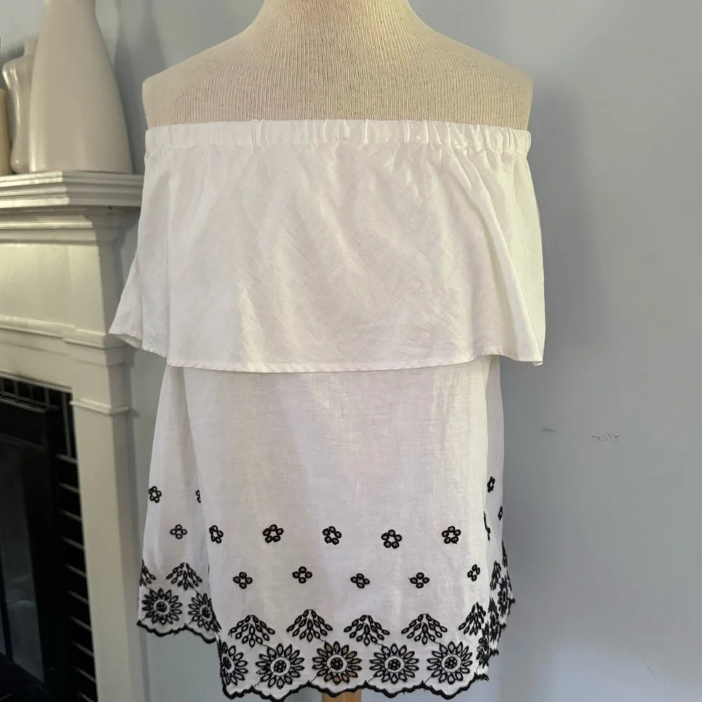 Old Navy cold shoulder embroidered linen ruffle top w/ cutwork white black Sz M - Picture 3 of 14